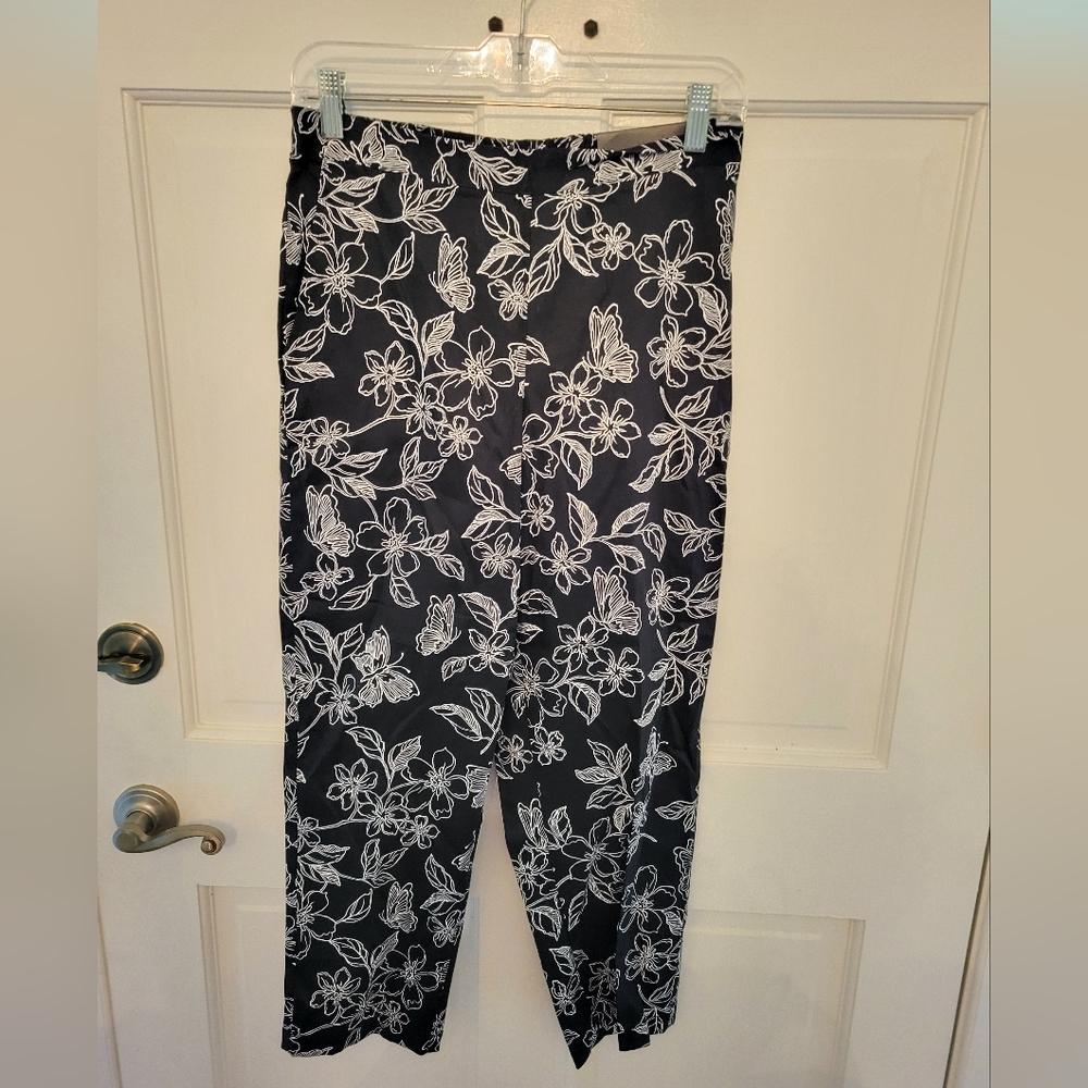 4/$19 New With Tags Black And White Butterfly Print  Pant Sz 8 Petite Whimsygoth